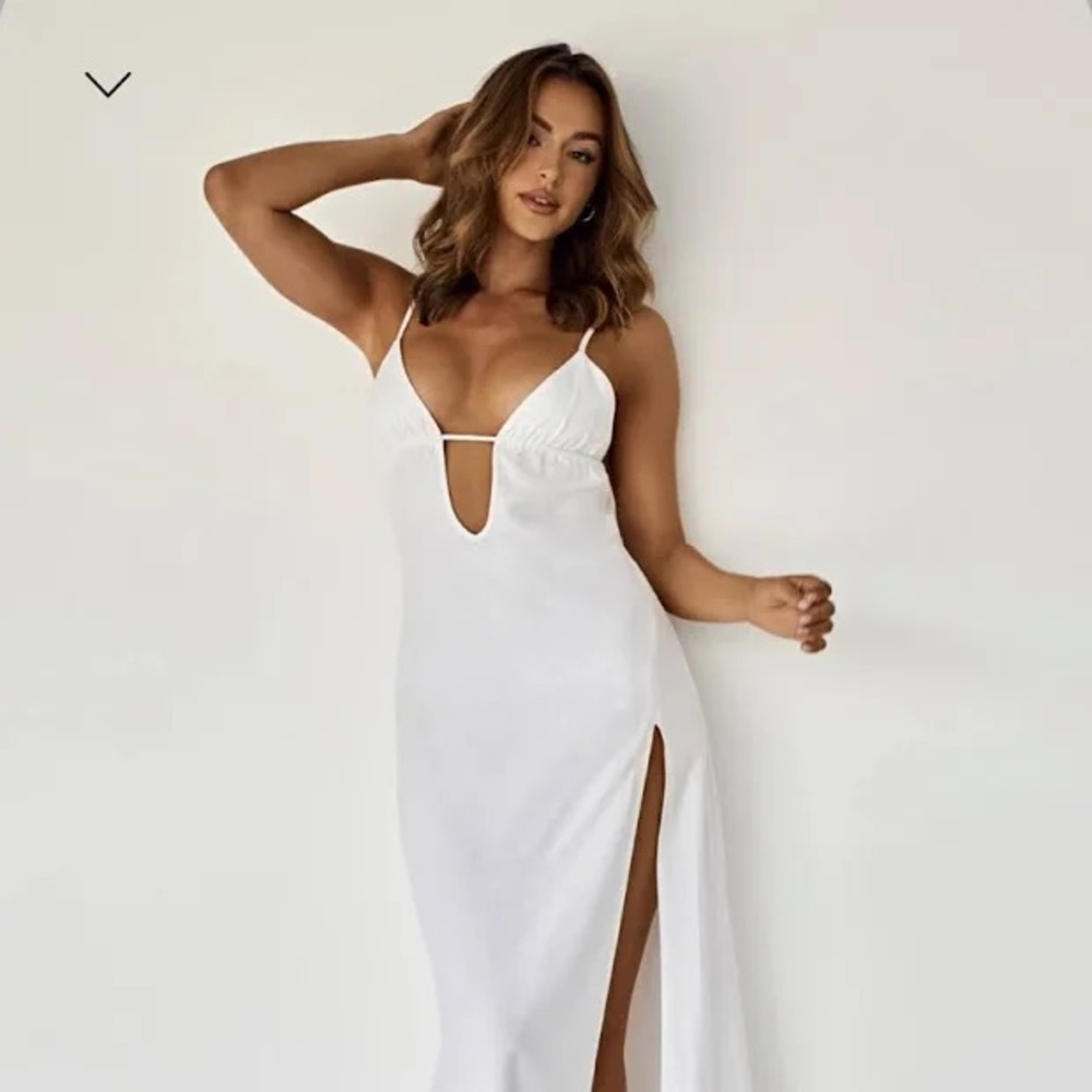 NWT white linen Meshki maxi dress with high slit. Gorgeous!